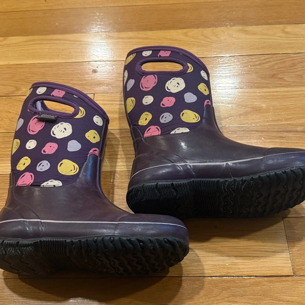 Bogs girls winter snow boots size 3 .